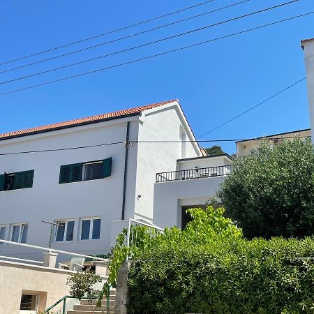 Apartment Simaris - Spacious With Terrace And Sea View Шибеник Экстерьер фото