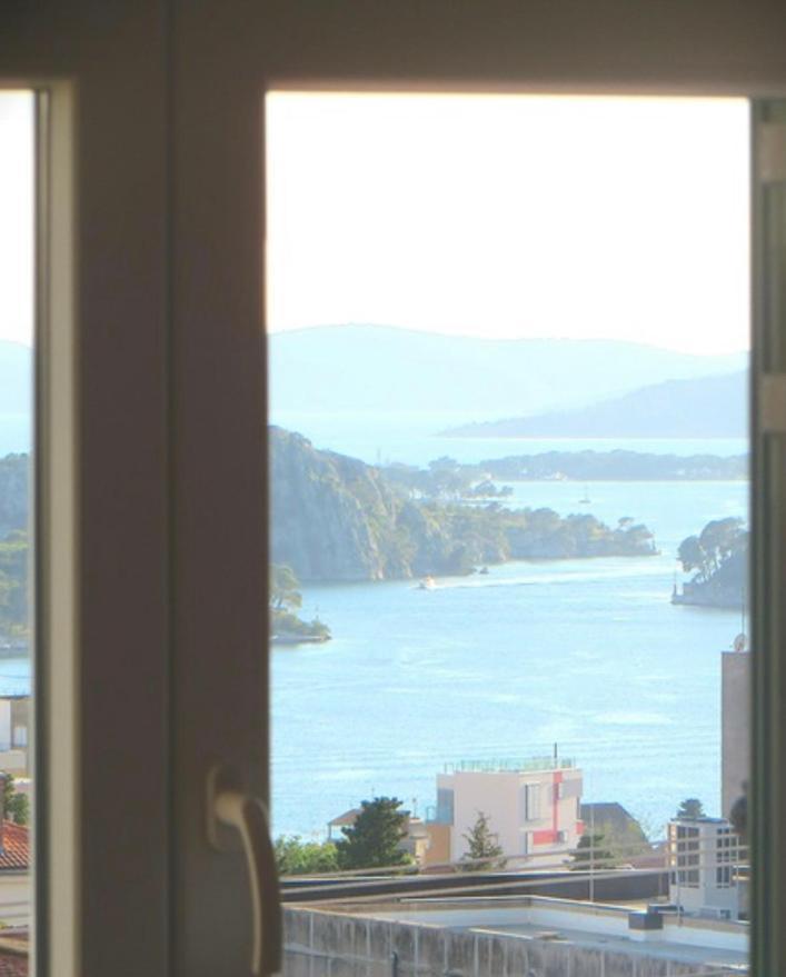 Apartment Simaris - Spacious With Terrace And Sea View Шибеник Экстерьер фото