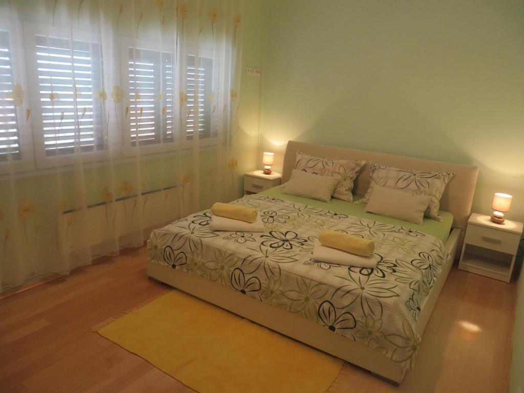 Apartment Simaris - Spacious With Terrace And Sea View Шибеник Экстерьер фото