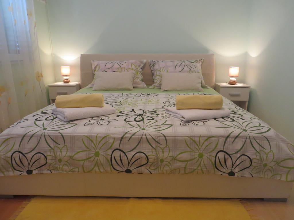 Apartment Simaris - Spacious With Terrace And Sea View Шибеник Экстерьер фото