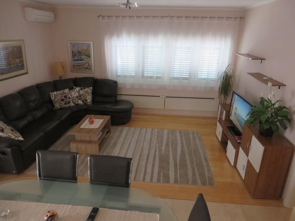 Apartment Simaris - Spacious With Terrace And Sea View Шибеник Экстерьер фото