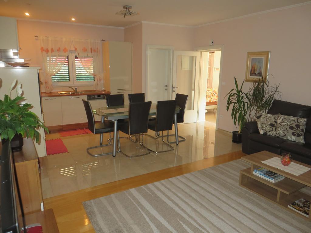 Apartment Simaris - Spacious With Terrace And Sea View Шибеник Экстерьер фото