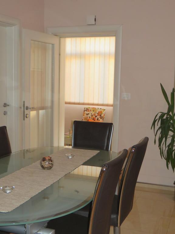 Apartment Simaris - Spacious With Terrace And Sea View Шибеник Экстерьер фото