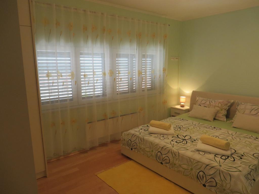 Apartment Simaris - Spacious With Terrace And Sea View Шибеник Экстерьер фото