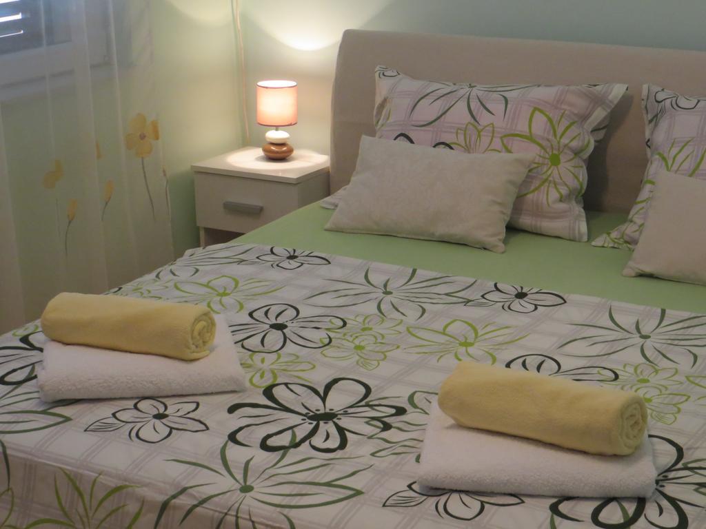 Apartment Simaris - Spacious With Terrace And Sea View Шибеник Экстерьер фото